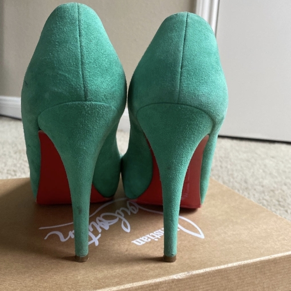 Shoes - Picture 3 of 9